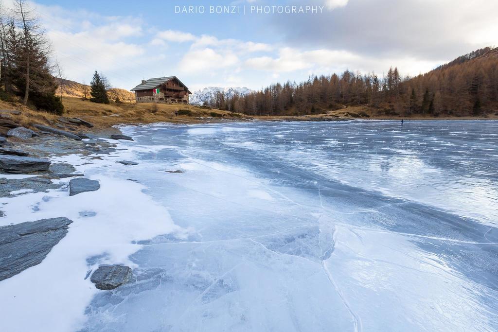 Rifugio Al Lago Del Mortirolo In Inverno Raggiungibile Solo A Piedi Monno Exterior photo