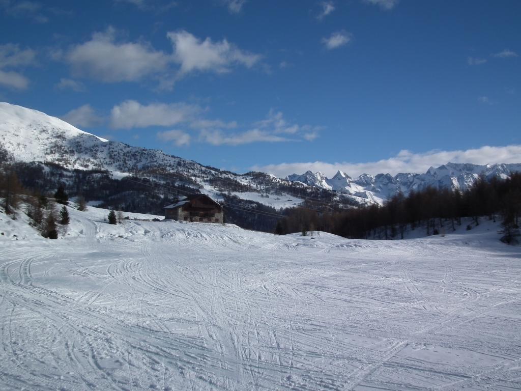Rifugio Al Lago Del Mortirolo In Inverno Raggiungibile Solo A Piedi Monno Exterior photo