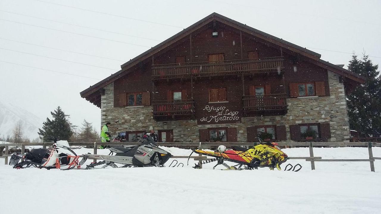 Rifugio Al Lago Del Mortirolo In Inverno Raggiungibile Solo A Piedi Monno Exterior photo