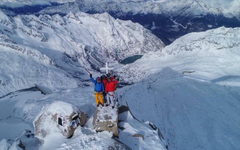 Rifugio Al Lago Del Mortirolo In Inverno Raggiungibile Solo A Piedi Monno Exterior photo